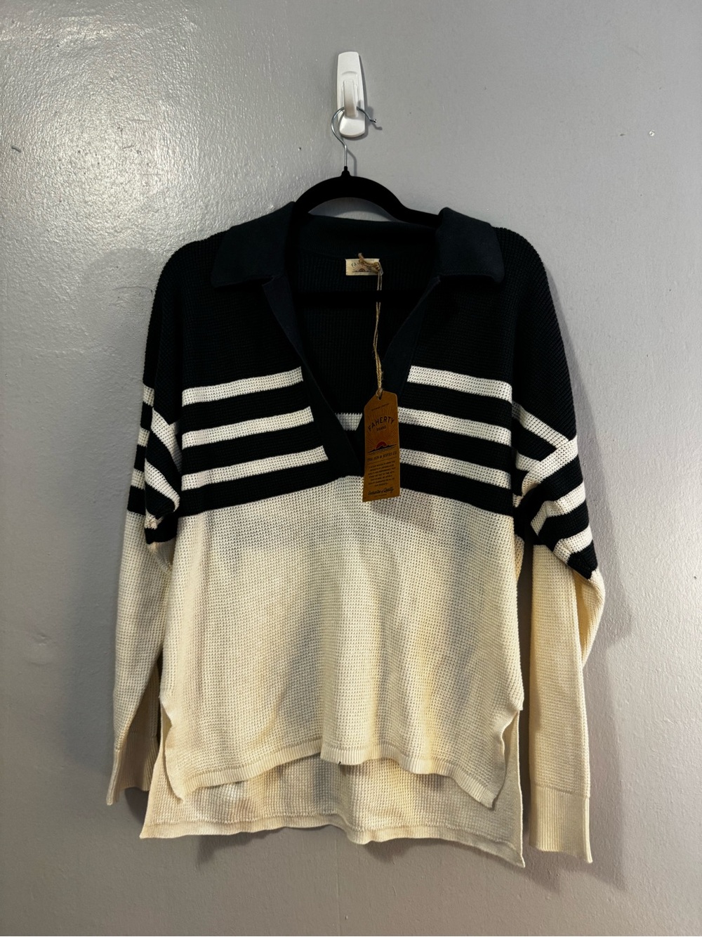 Faherty Navy and Cream Striped Collared Knit Polo

Cotton and cashmere
